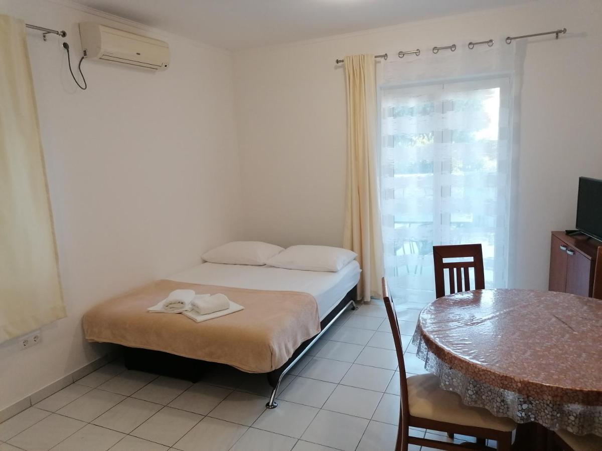 Apartments Dinko Duće Esterno foto